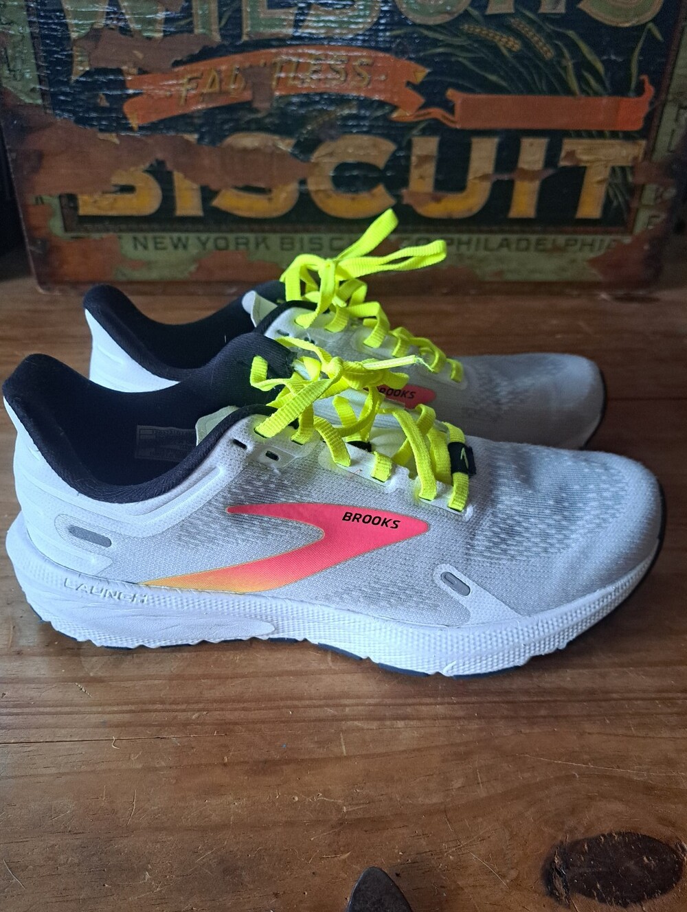 Brooks Launch GTS 9 Women's Running Shoes Size 7 White Pink Yellow 1203741B148 - Picture 4 of 11